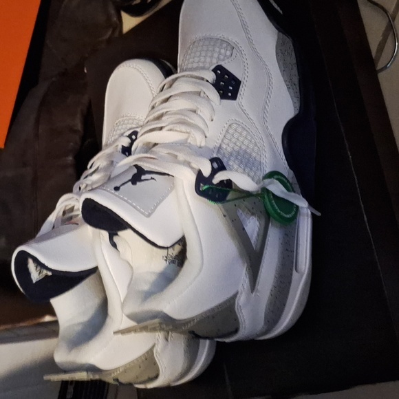 Jordan 4s